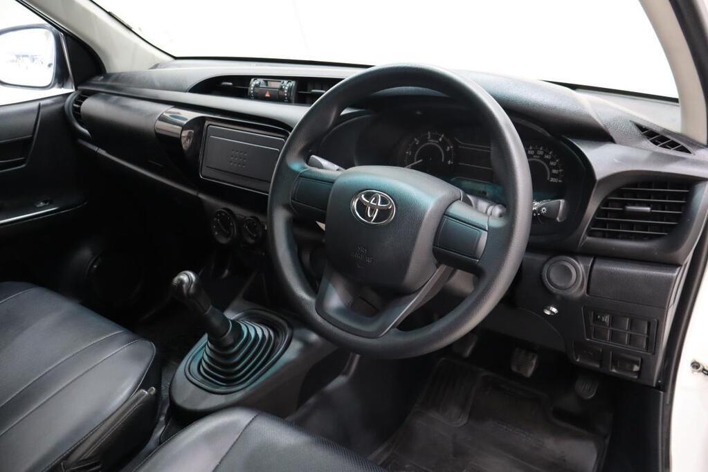 TOYOTA HILUX - Image 10