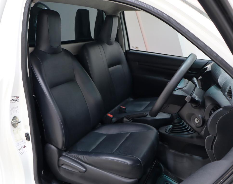 TOYOTA HILUX - Image 11