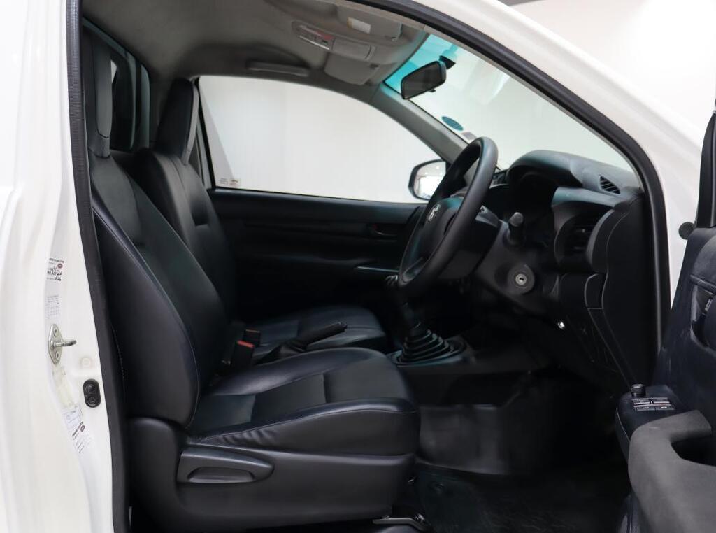 TOYOTA HILUX - Image 12