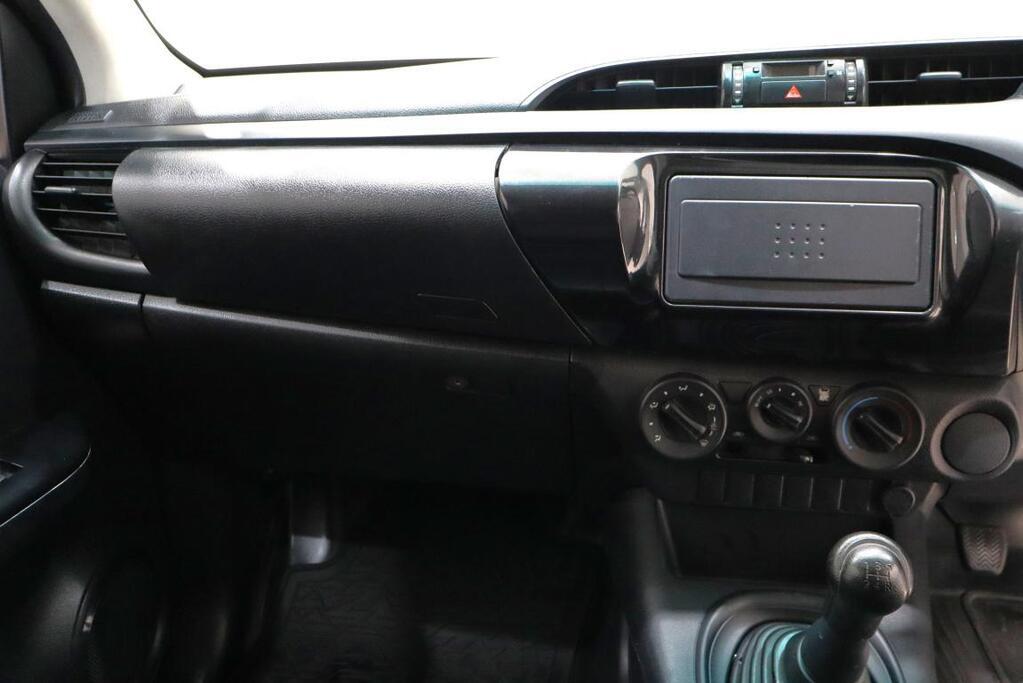 TOYOTA HILUX - Image 13