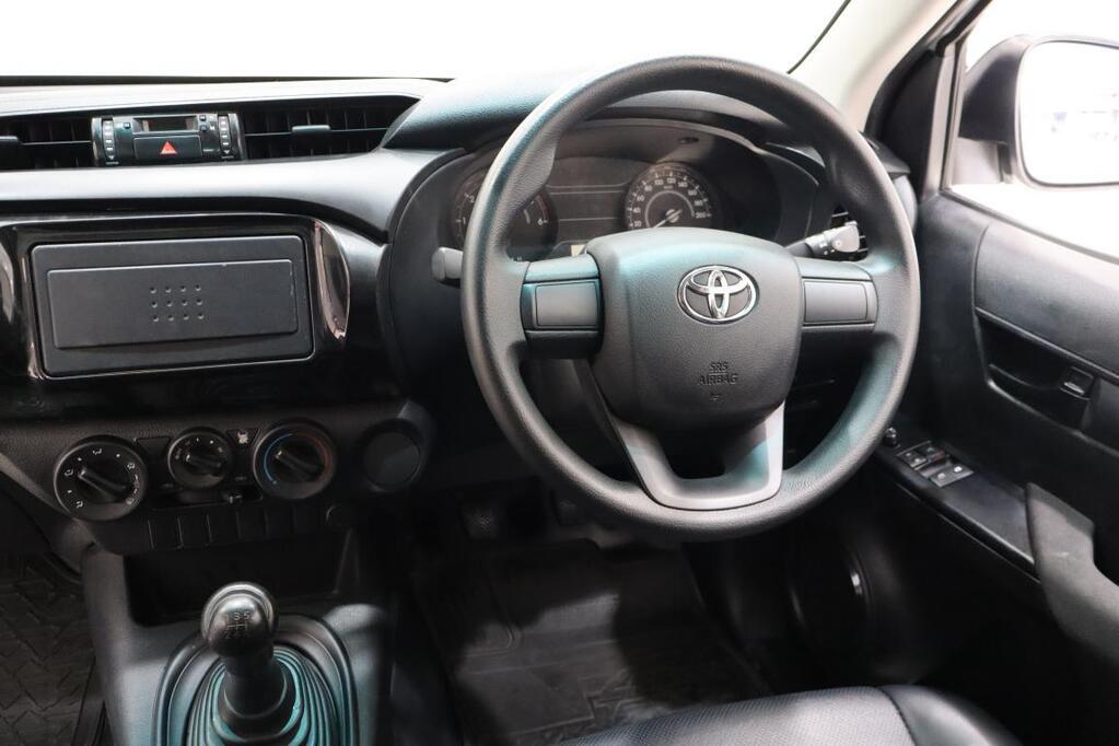 TOYOTA HILUX - Image 14