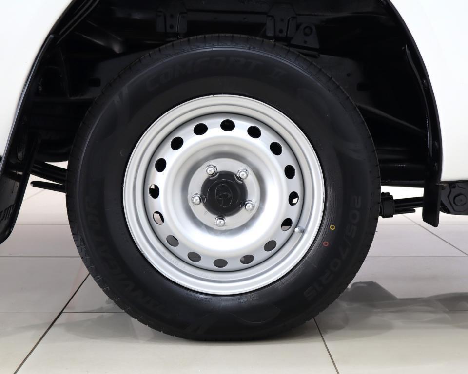 TOYOTA HILUX - Image 6