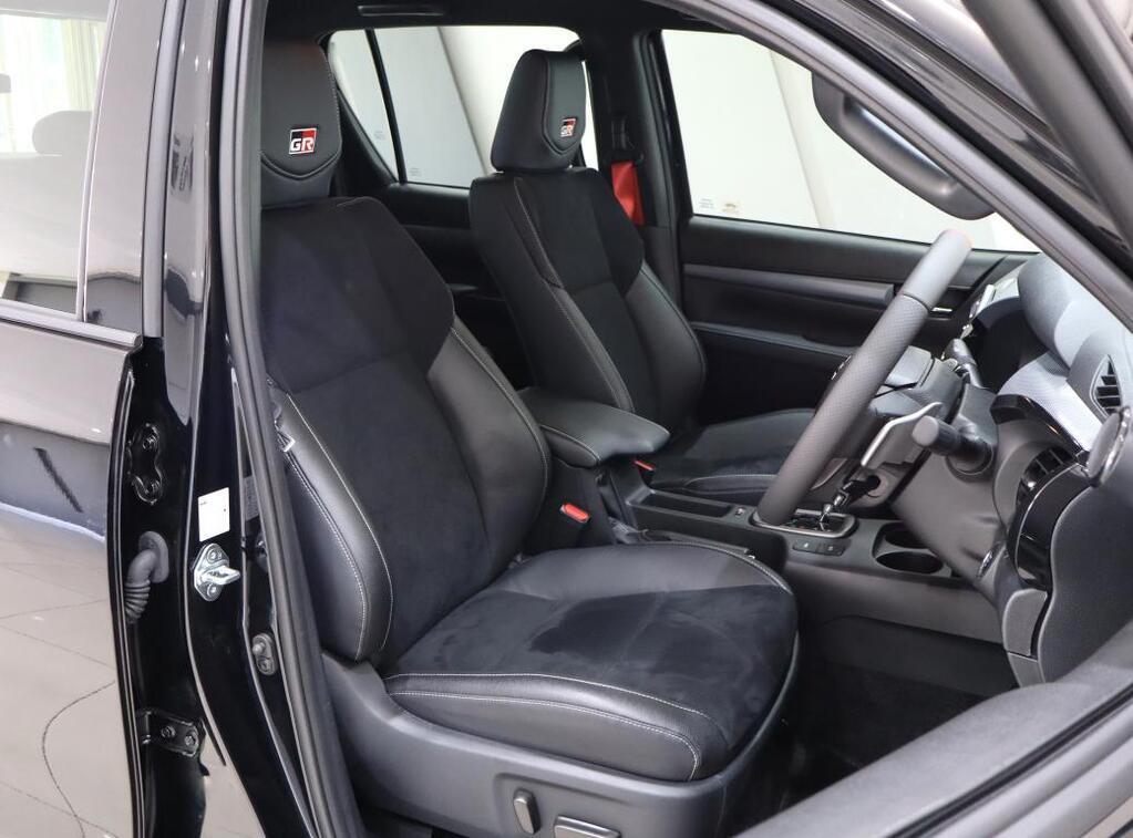 TOYOTA HILUX - Image 11