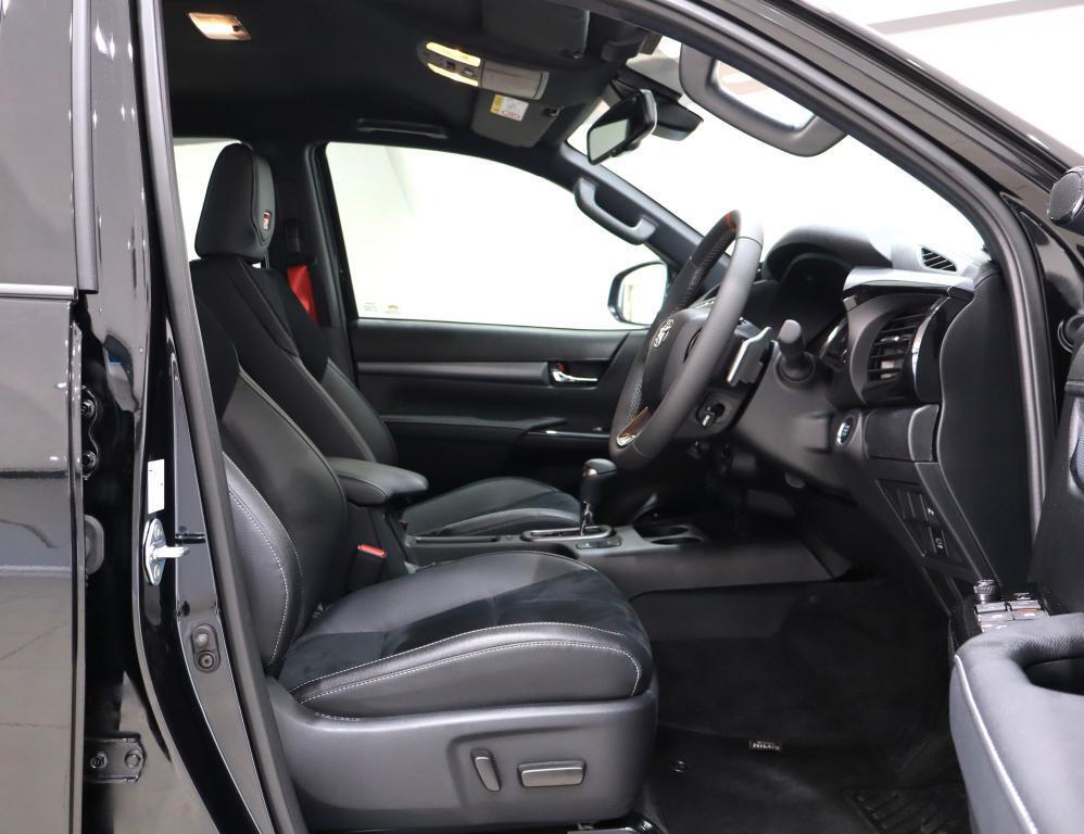 TOYOTA HILUX - Image 12