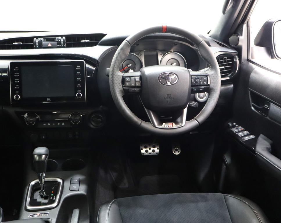 TOYOTA HILUX - Image 14