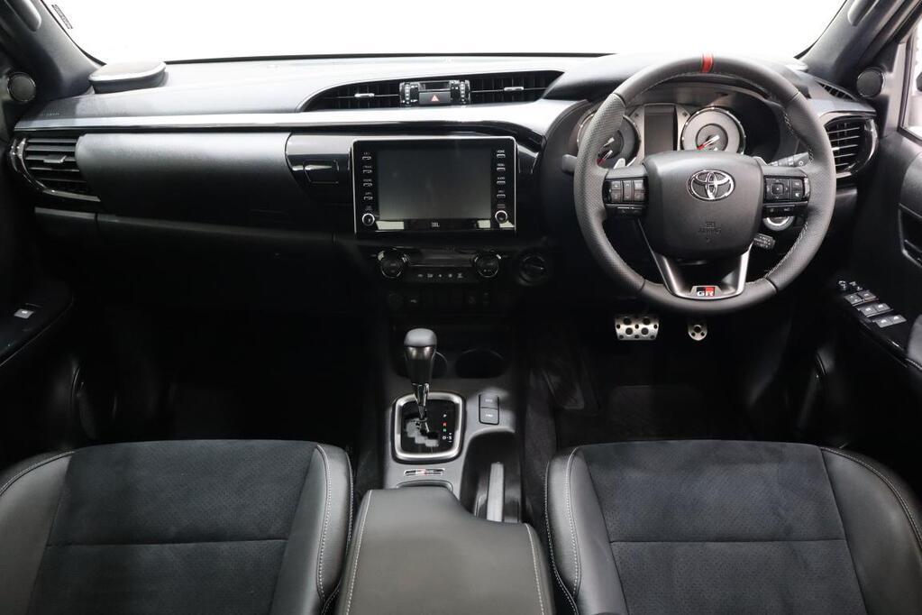 TOYOTA HILUX - Image 15