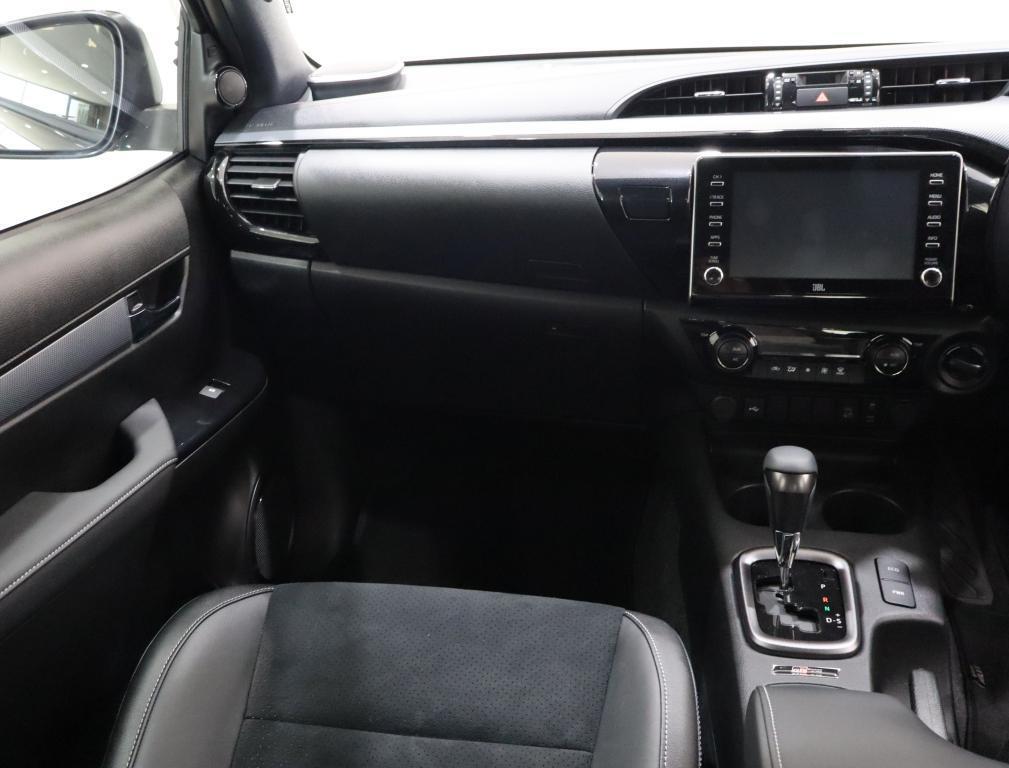 TOYOTA HILUX - Image 16