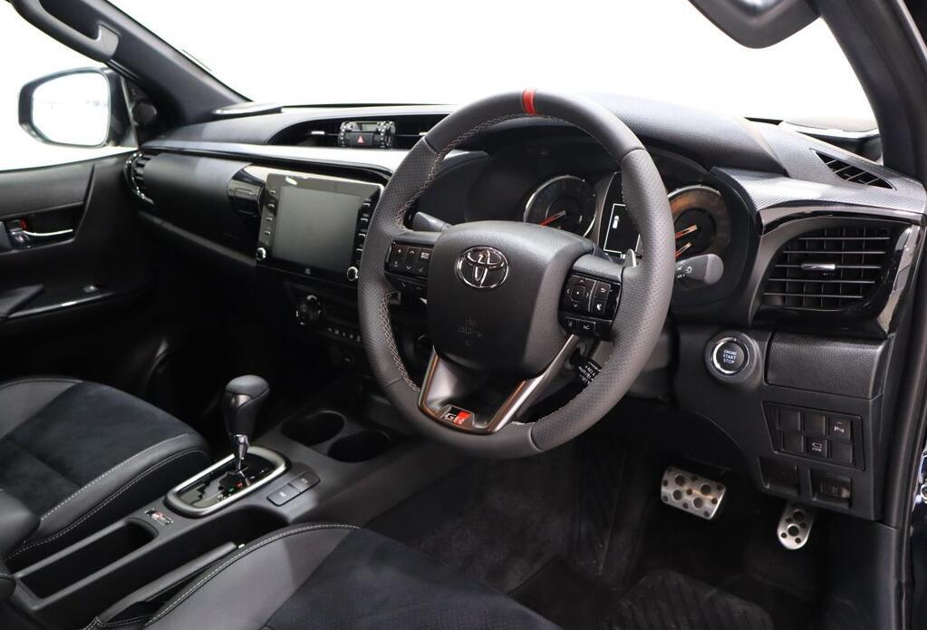 TOYOTA HILUX - Image 9