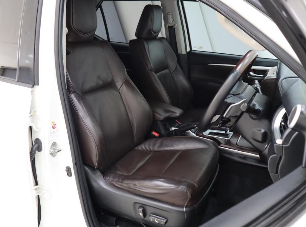 TOYOTA FORTUNER - Image 11