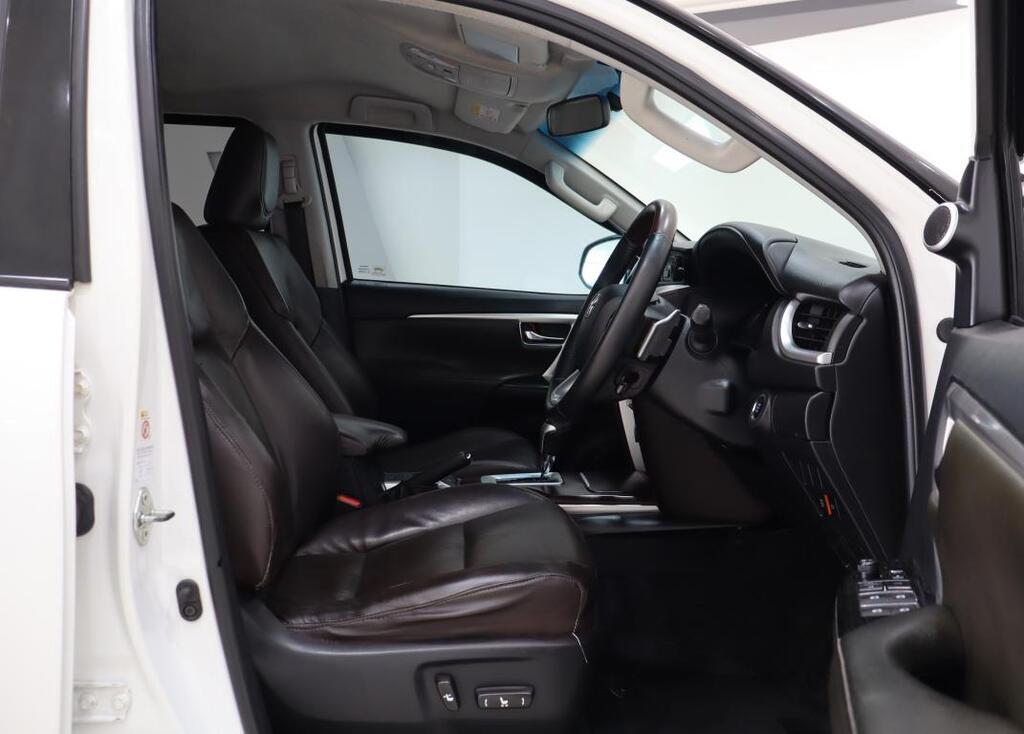 TOYOTA FORTUNER - Image 12