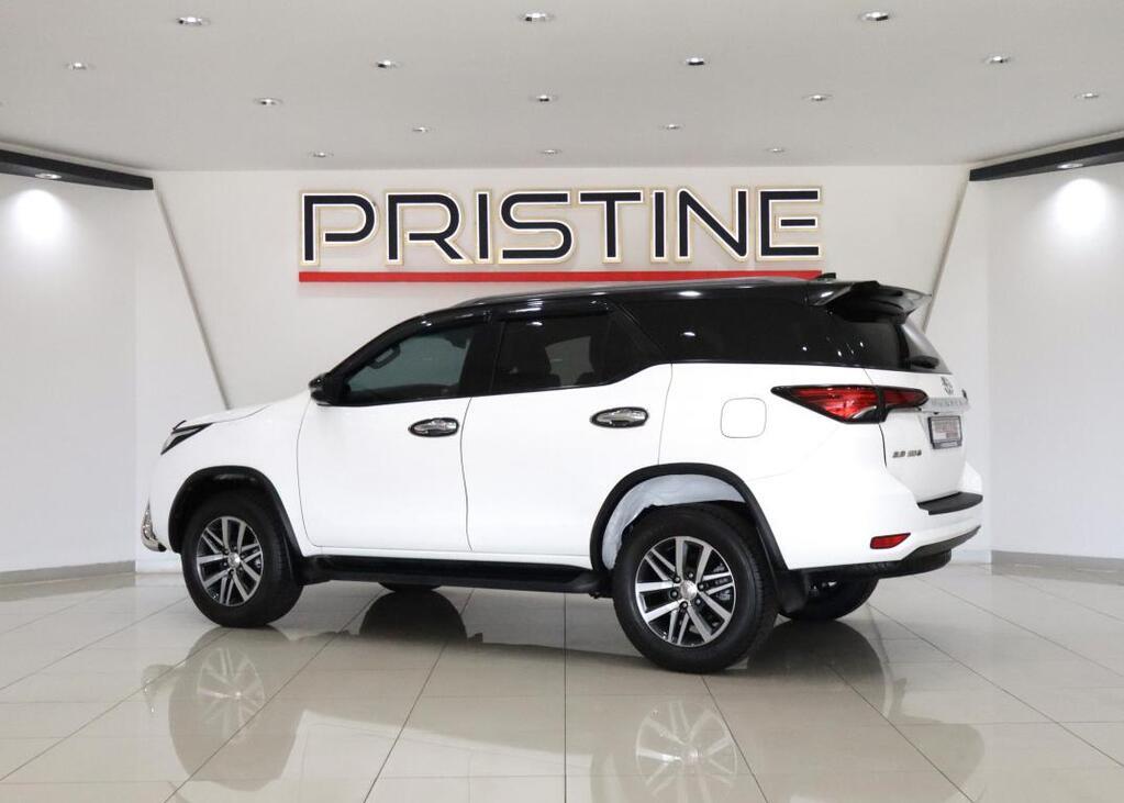 TOYOTA FORTUNER - Image 4