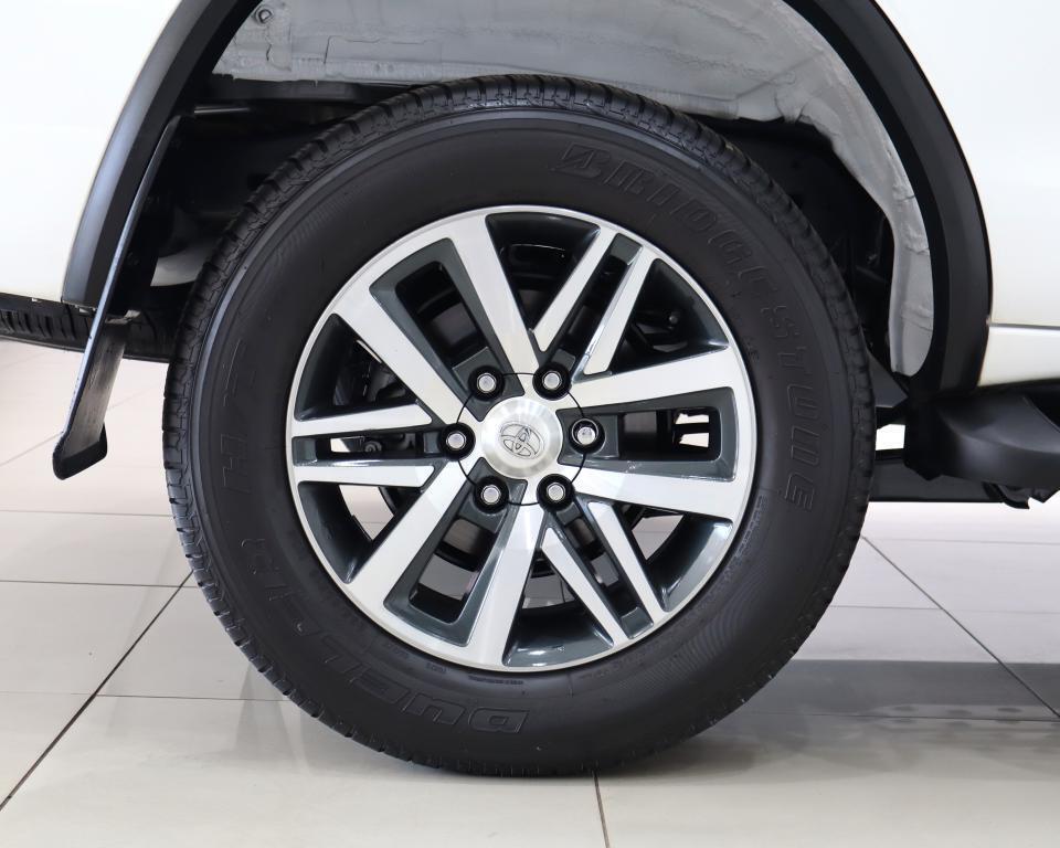 TOYOTA FORTUNER - Image 6