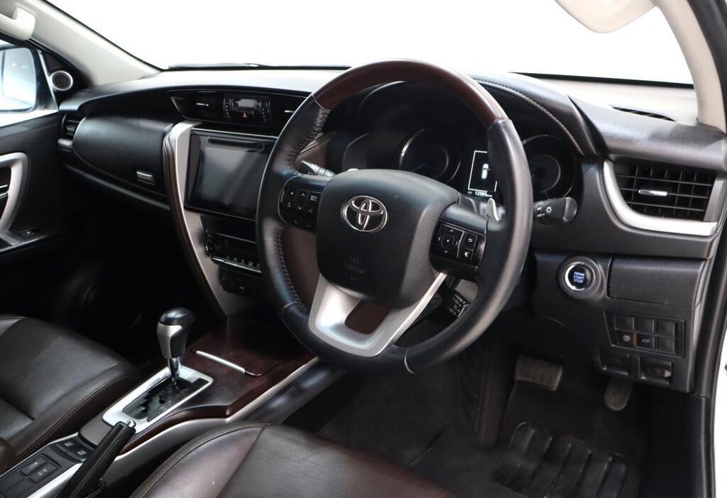 TOYOTA FORTUNER - Image 9