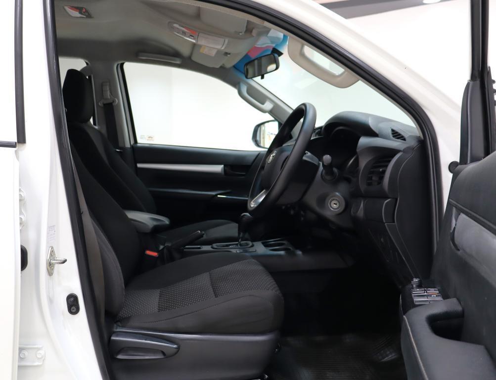 TOYOTA HILUX - Image 12