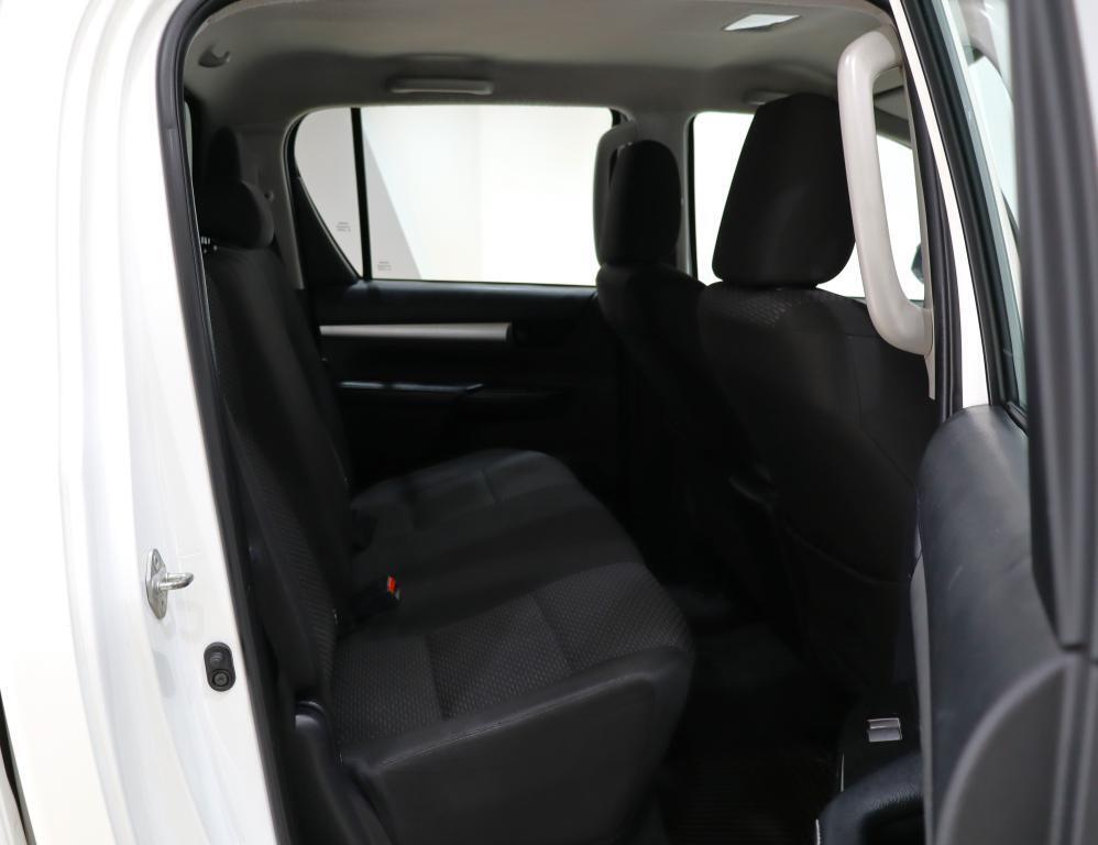 TOYOTA HILUX - Image 13