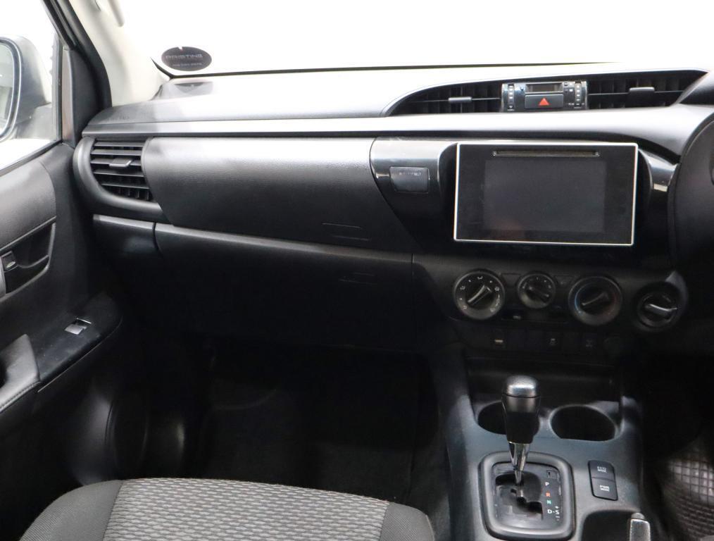 TOYOTA HILUX - Image 16
