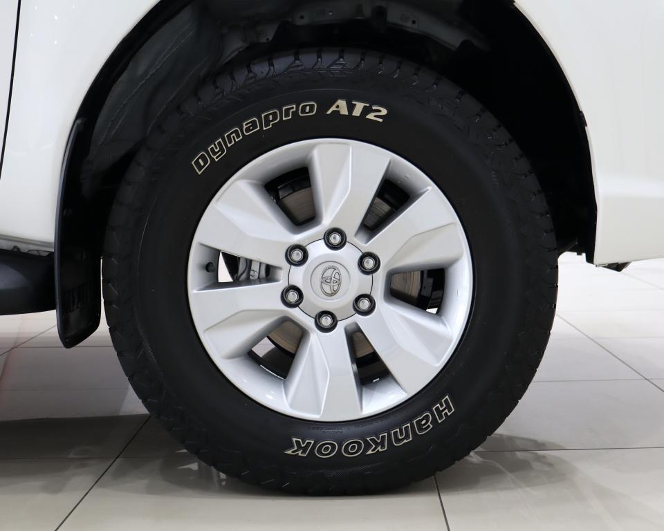 TOYOTA HILUX - Image 7