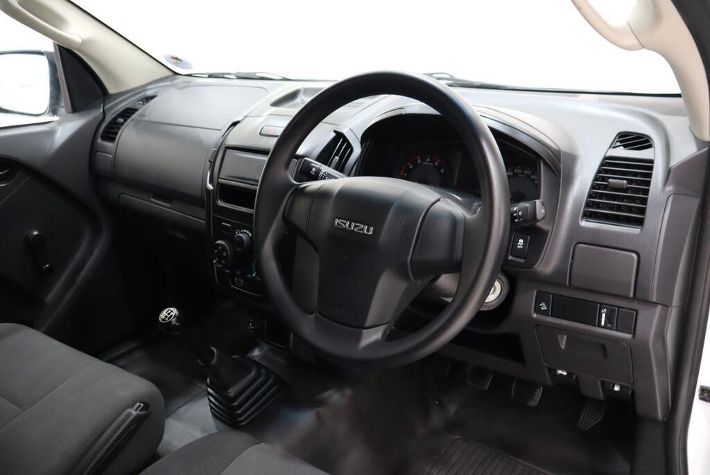 ISUZU D-MAX - Image 10