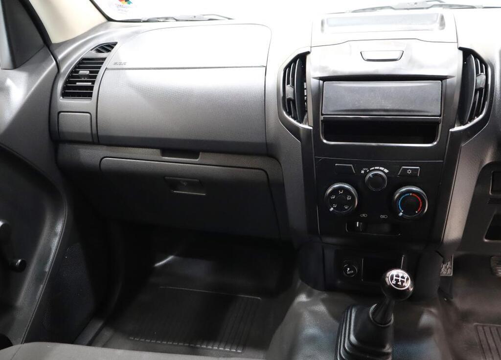 ISUZU D-MAX - Image 11