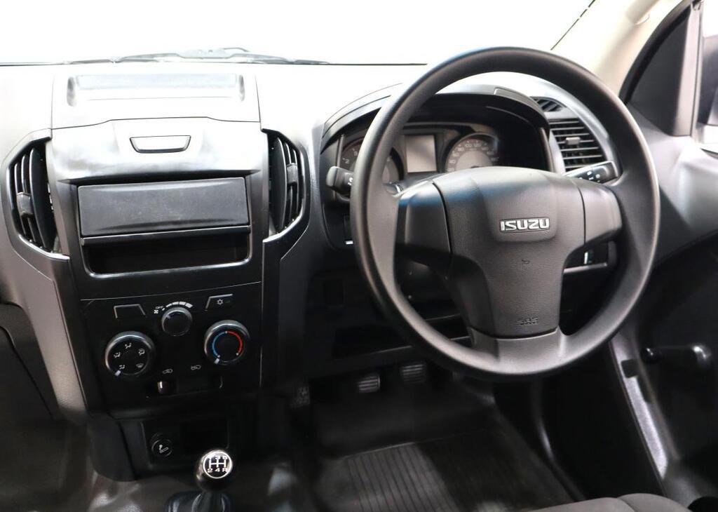ISUZU D-MAX - Image 12
