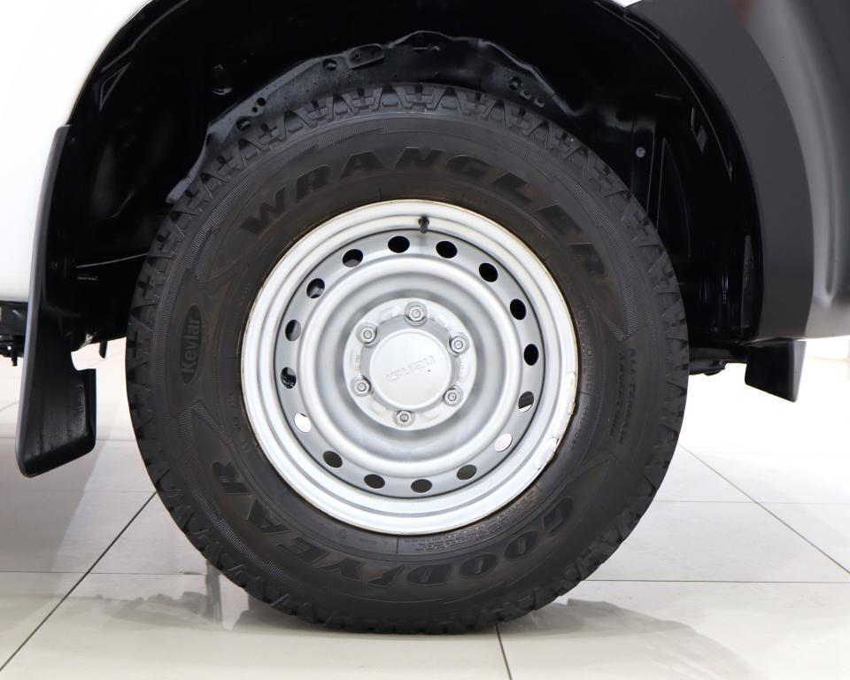 ISUZU D-MAX - Image 9