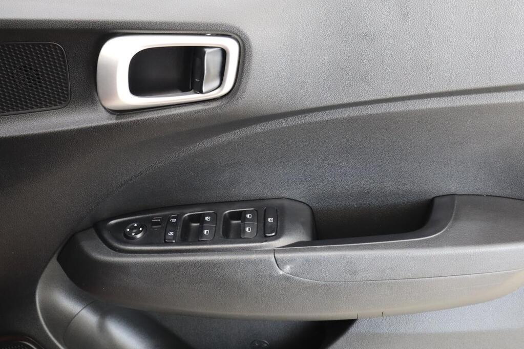HYUNDAI VENUE - Image 17