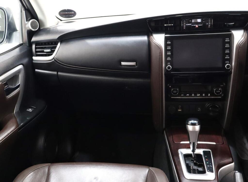 TOYOTA FORTUNER - Image 10