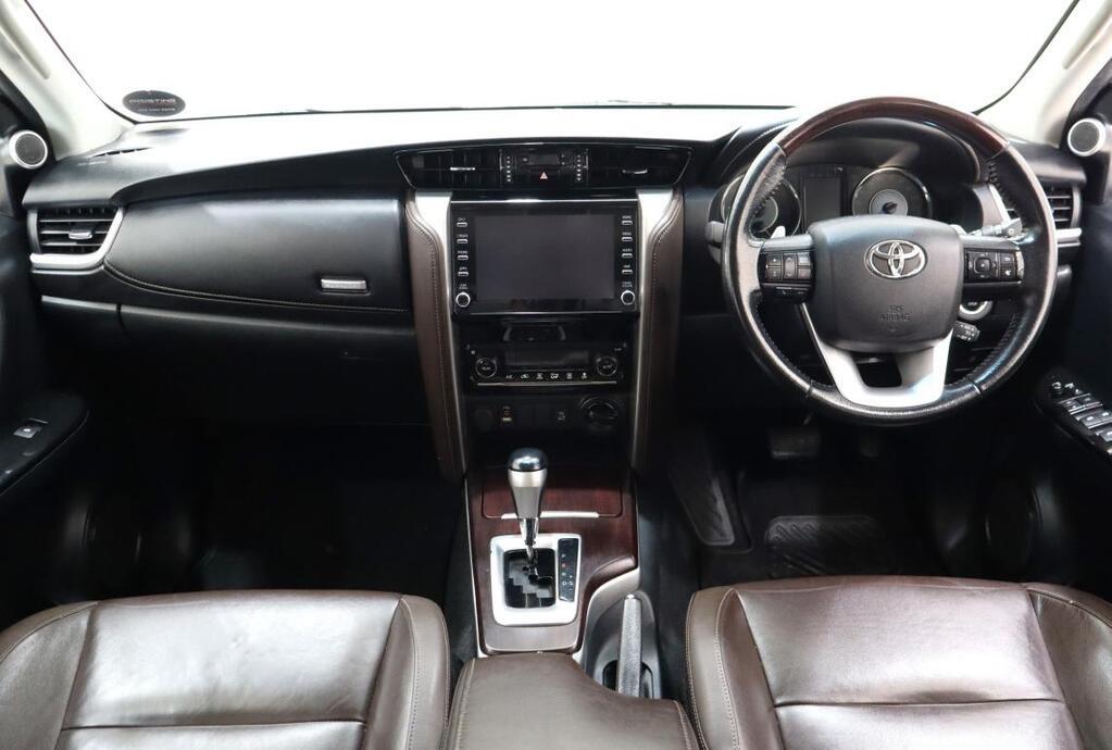 TOYOTA FORTUNER - Image 12