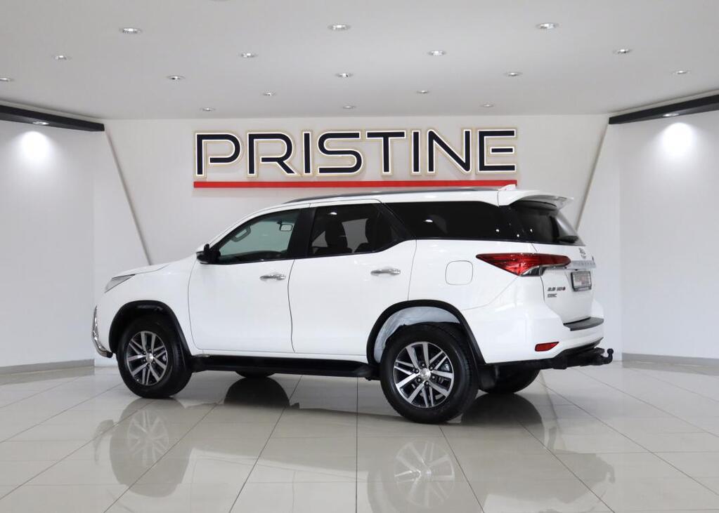 TOYOTA FORTUNER - Image 4