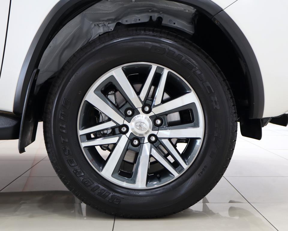 TOYOTA FORTUNER - Image 8