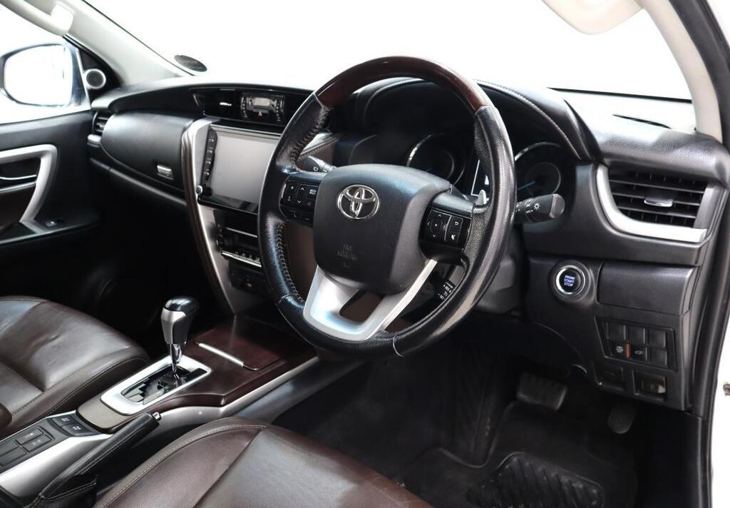 TOYOTA FORTUNER - Image 9
