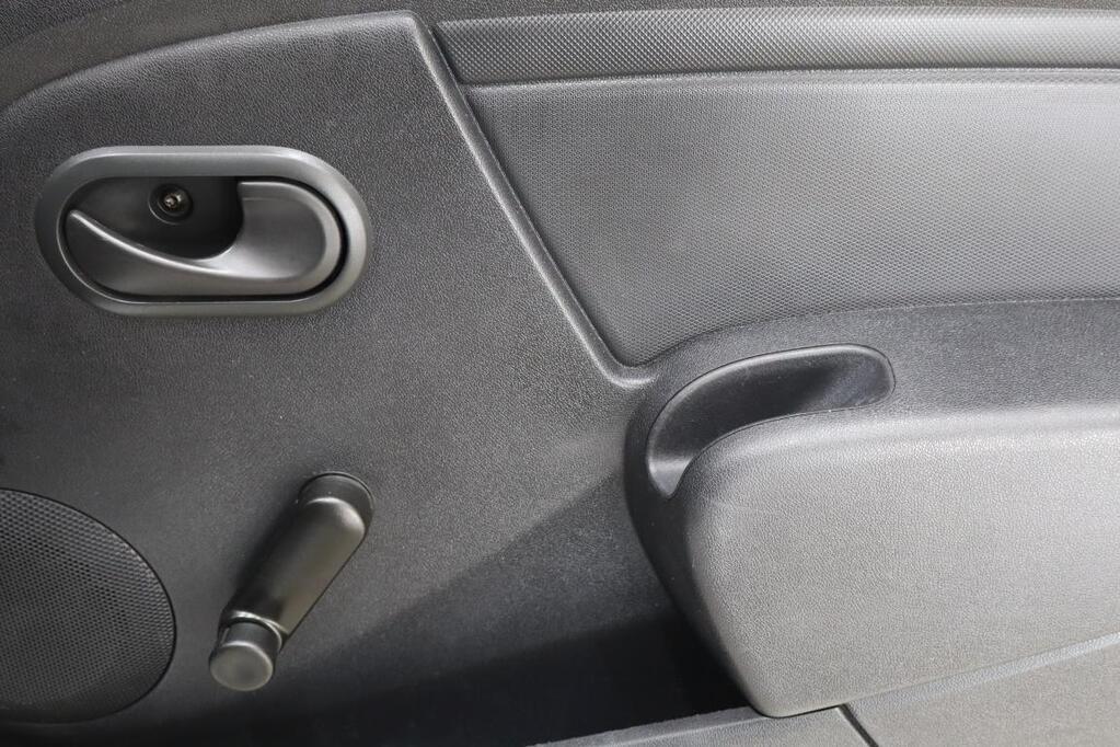 NISSAN NP200 - Image 10