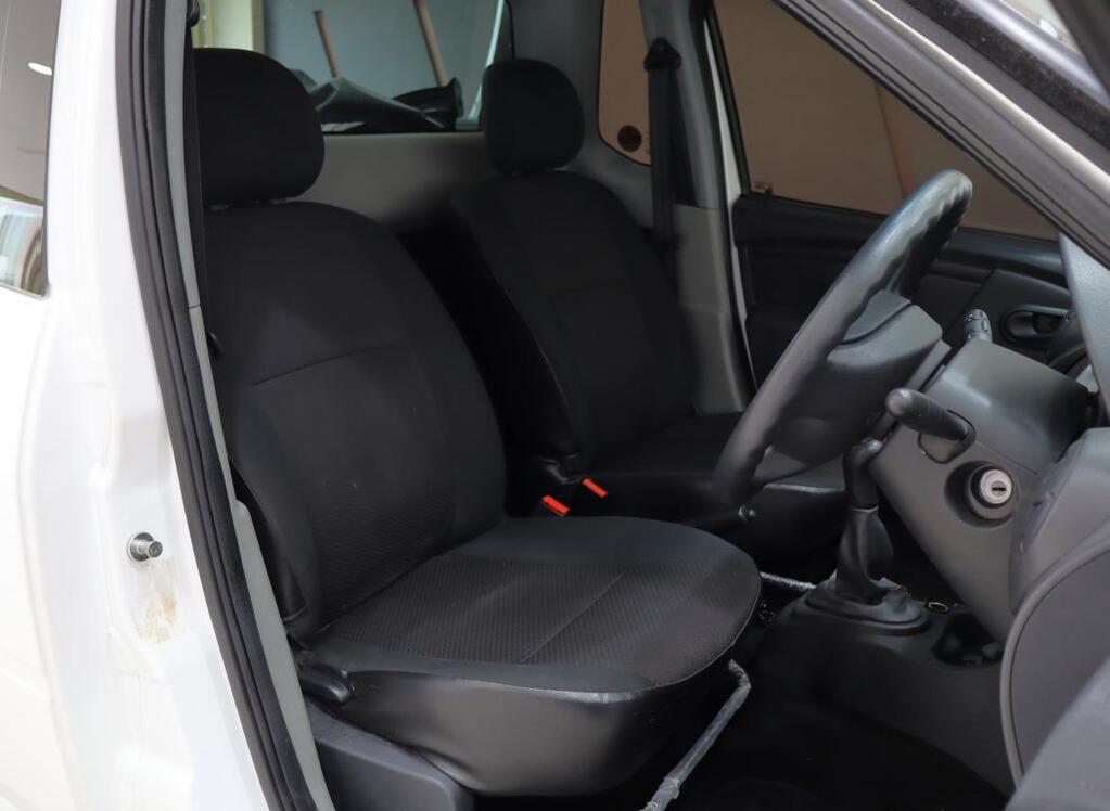 NISSAN NP200 - Image 11