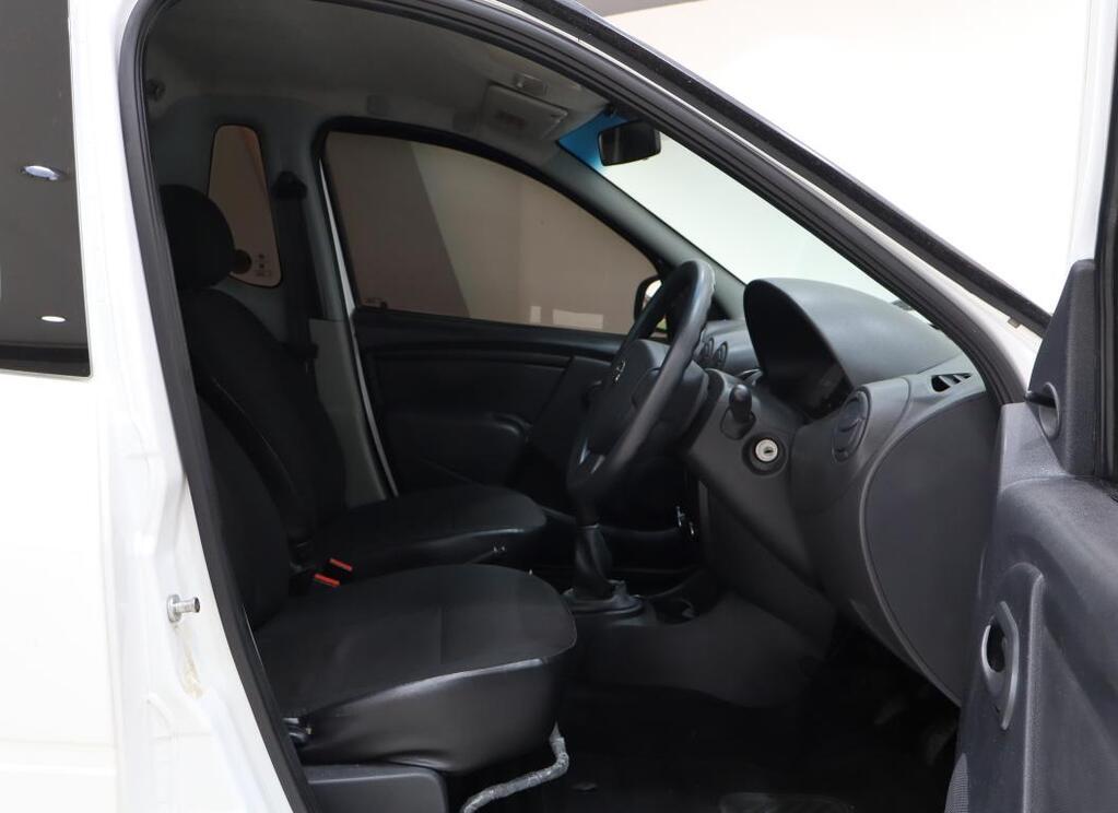 NISSAN NP200 - Image 12
