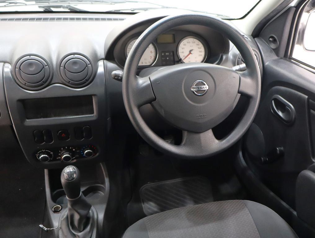 NISSAN NP200 - Image 14