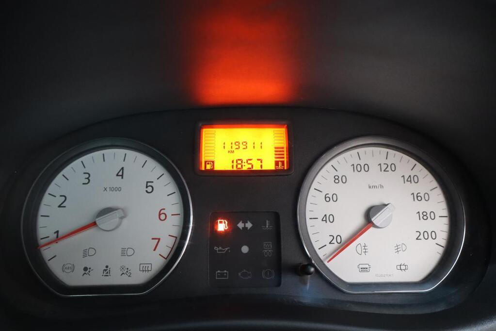 NISSAN NP200 - Image 8