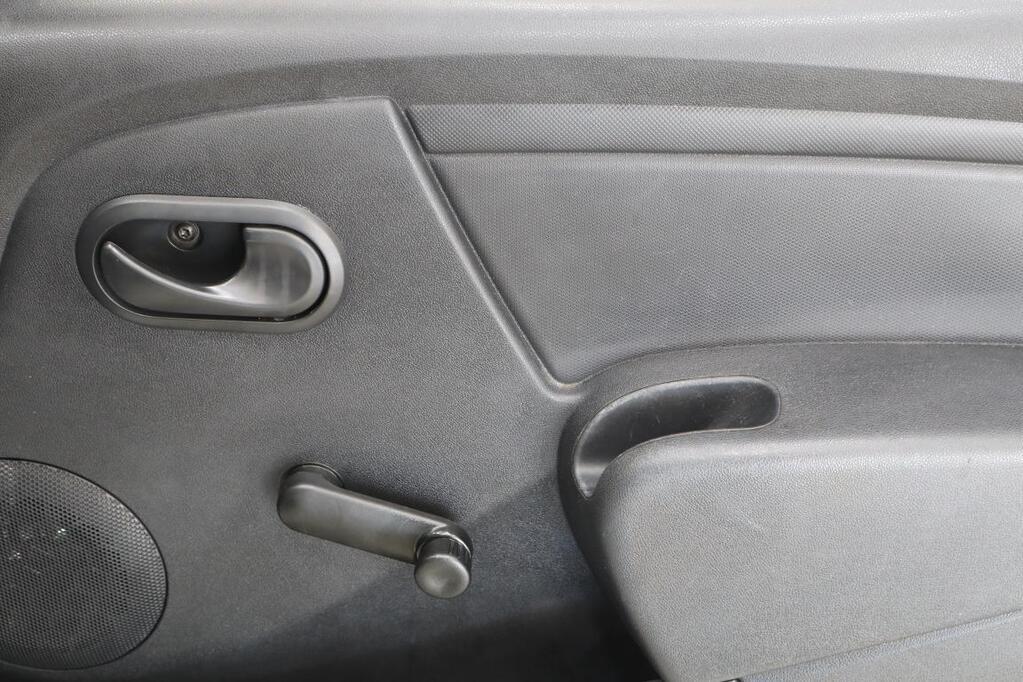 NISSAN NP200 - Image 11