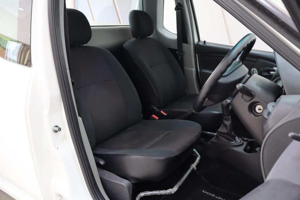 NISSAN NP200 - Image 12