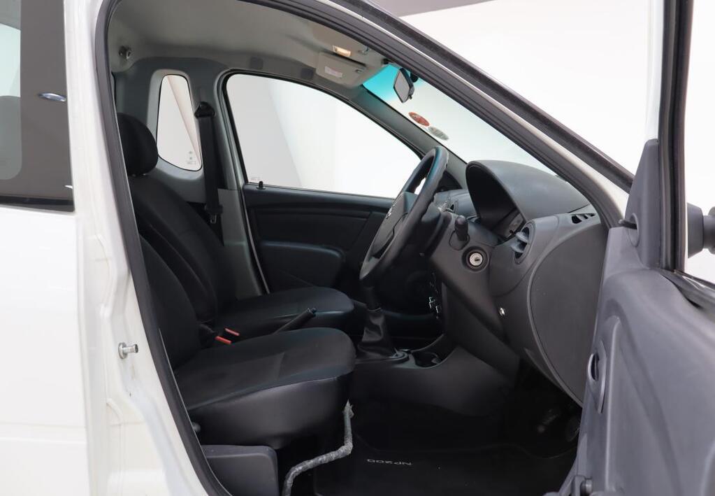 NISSAN NP200 - Image 13