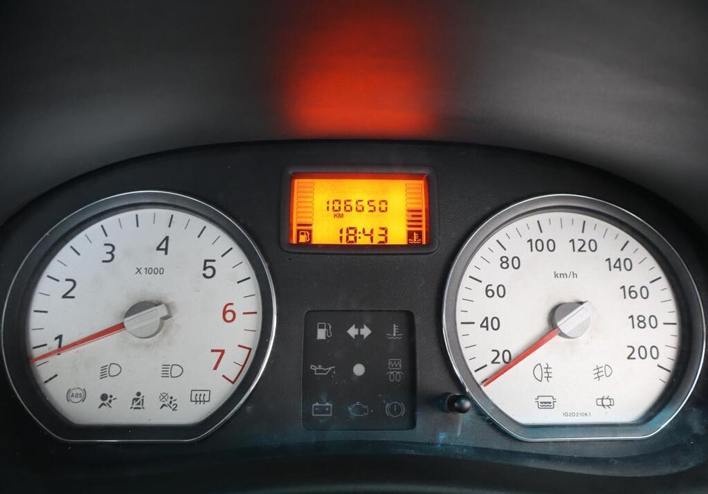 NISSAN NP200 - Image 14