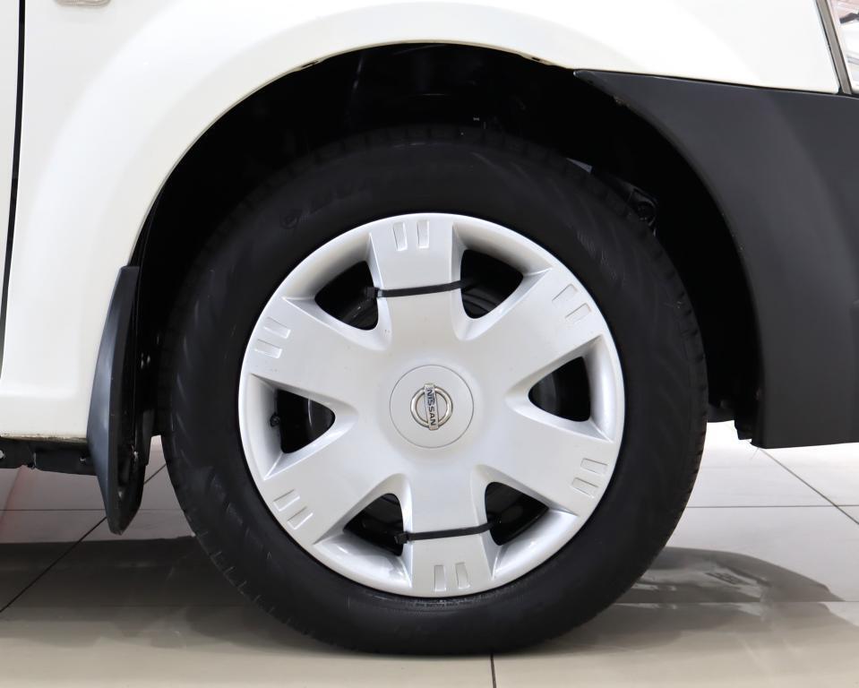 NISSAN NP200 - Image 9