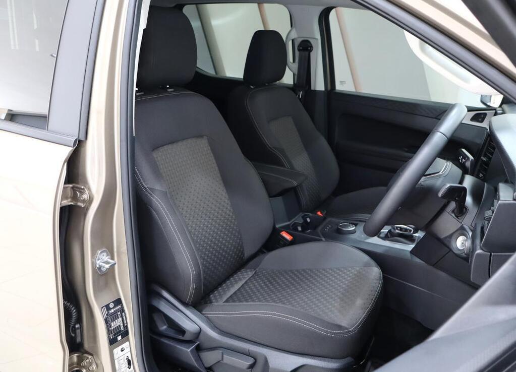 VOLKSWAGEN AMAROK - Image 12
