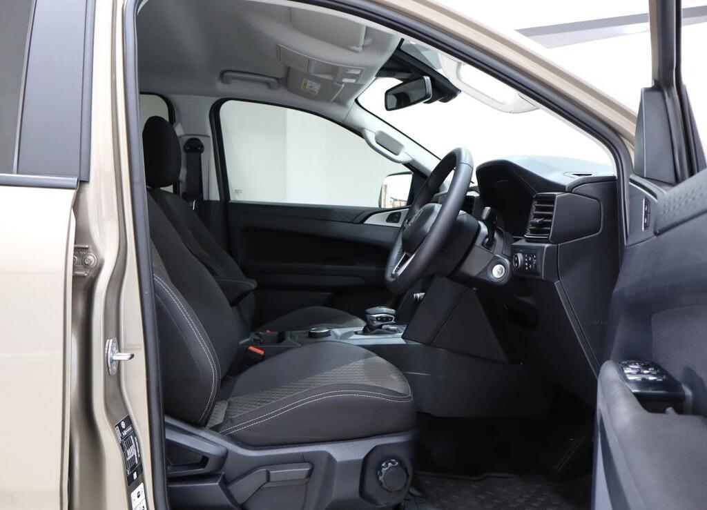 VOLKSWAGEN AMAROK - Image 13