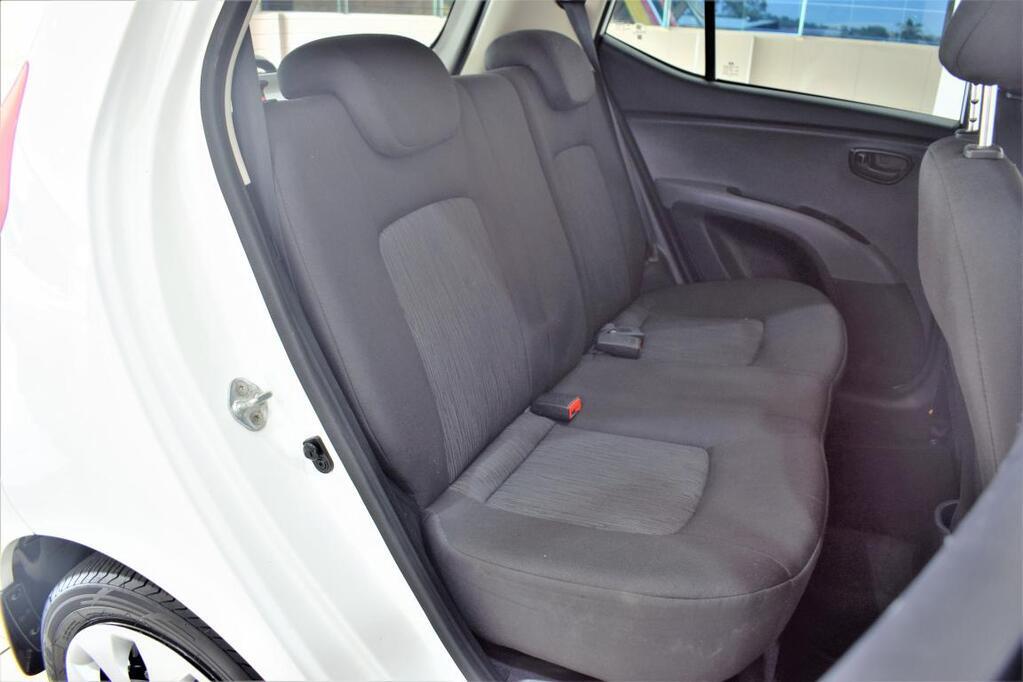 HYUNDAI i10 - Image 12