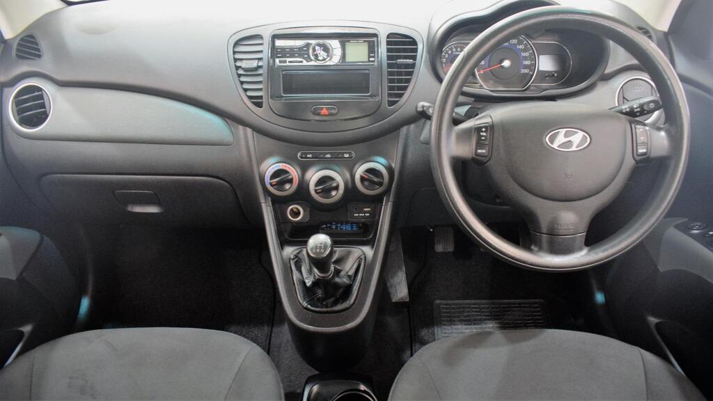 HYUNDAI i10 - Image 13