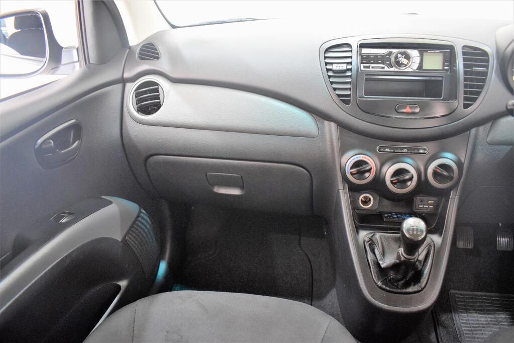 HYUNDAI i10 - Image 14