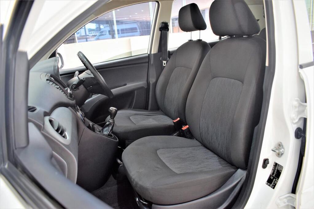 HYUNDAI i10 - Image 16