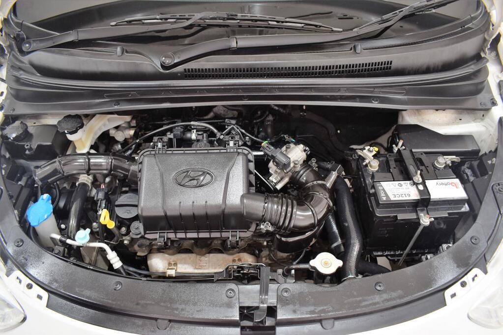 HYUNDAI i10 - Image 18
