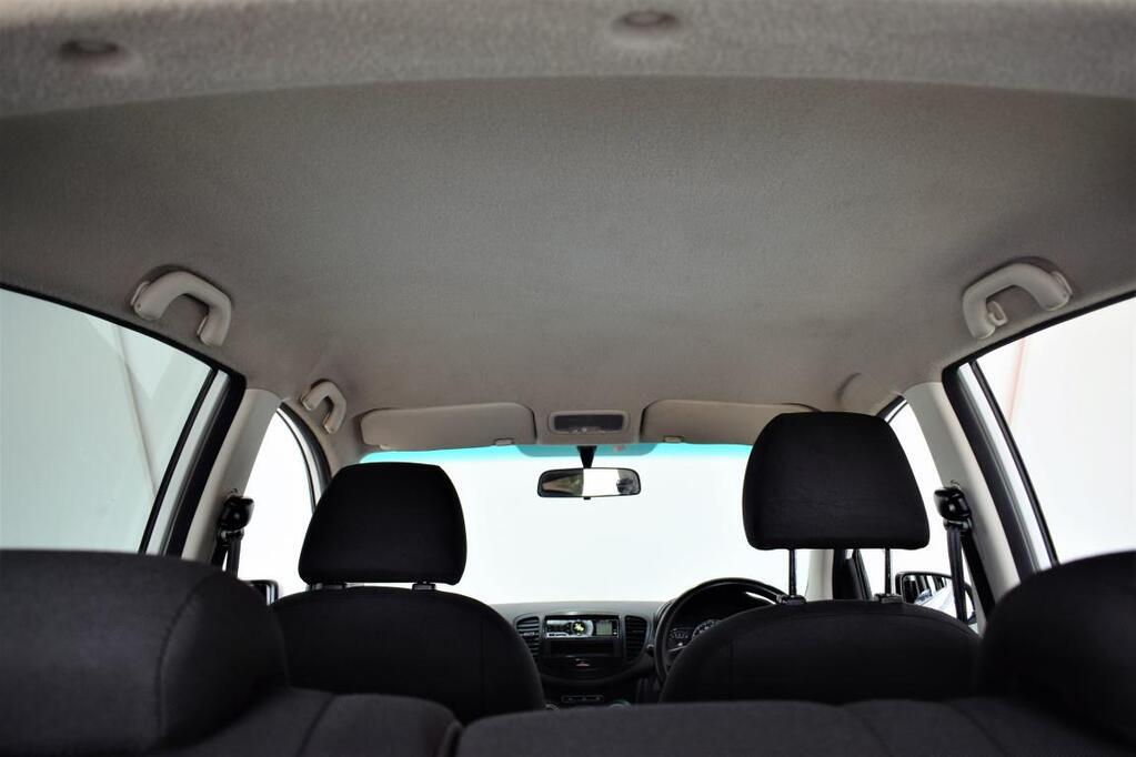HYUNDAI i10 - Image 19