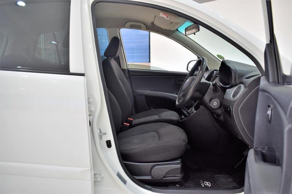 HYUNDAI i10 - Image 8